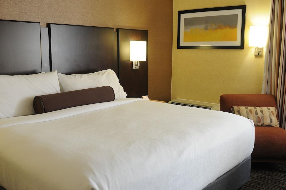 Holiday Inn Dublin - Pleasanton By Ihg Exterior photo